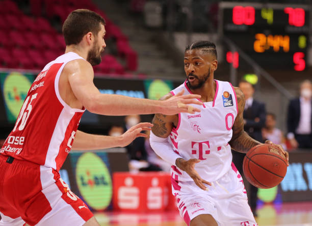 举行盛大退 举行盛大退